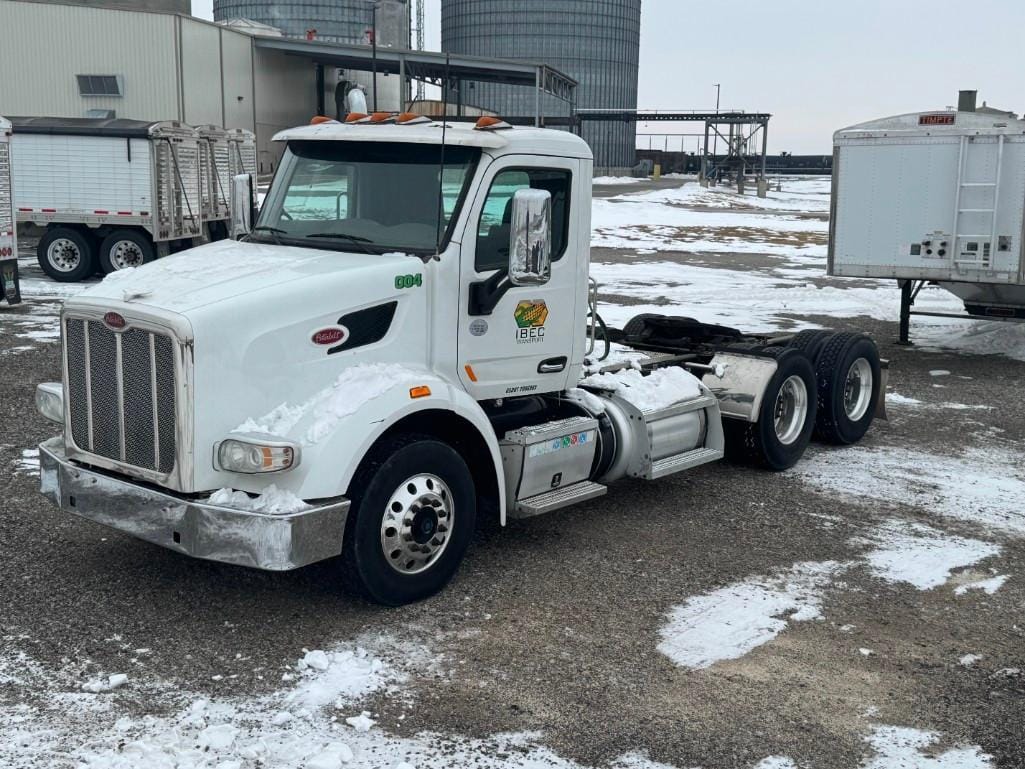 2017 Peterbilt 567 Equipment Image0