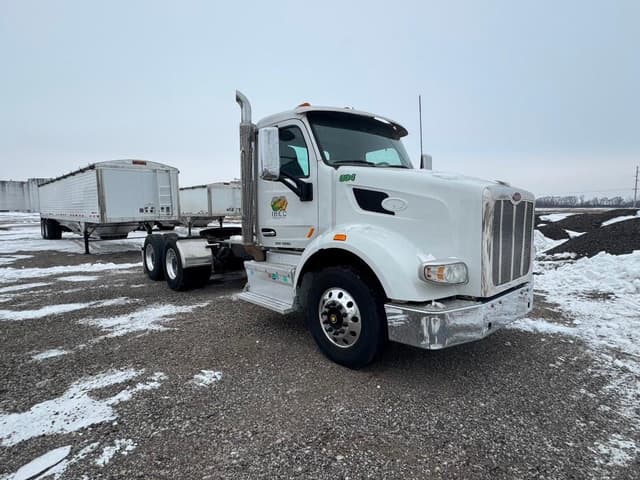 Image of Peterbilt 567 equipment image 1