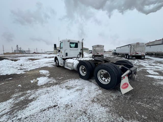 Image of Peterbilt 567 equipment image 3