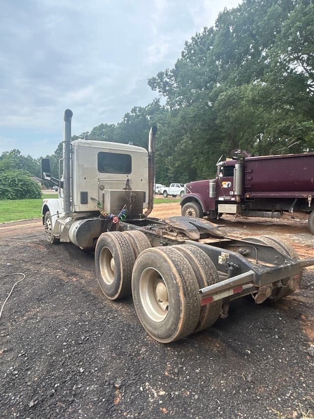 Image of Peterbilt 567 equipment image 3