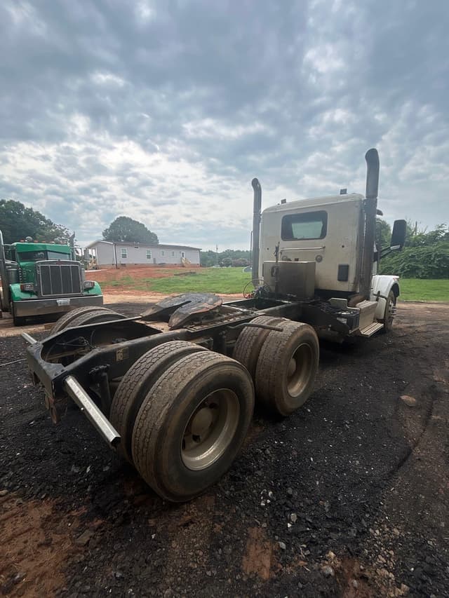 Image of Peterbilt 567 equipment image 4