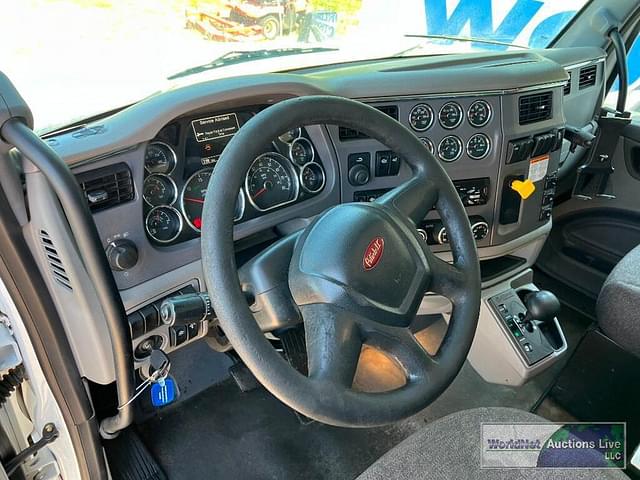 Thumbnail image Peterbilt 567 16