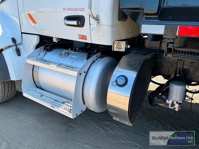 Thumbnail image Peterbilt 567 27
