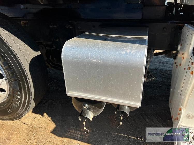 Main image Peterbilt 567 36