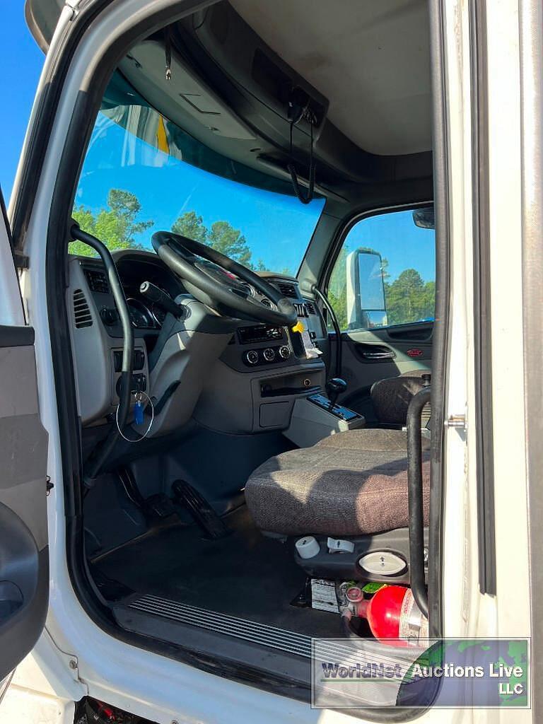 Main image Peterbilt 567 12