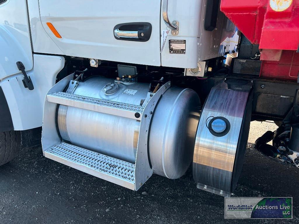 Main image Peterbilt 567 27