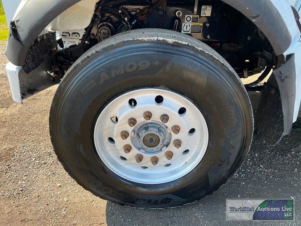 Main image Peterbilt 567 37