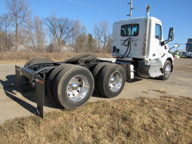 Image of Peterbilt 579 equipment image 2