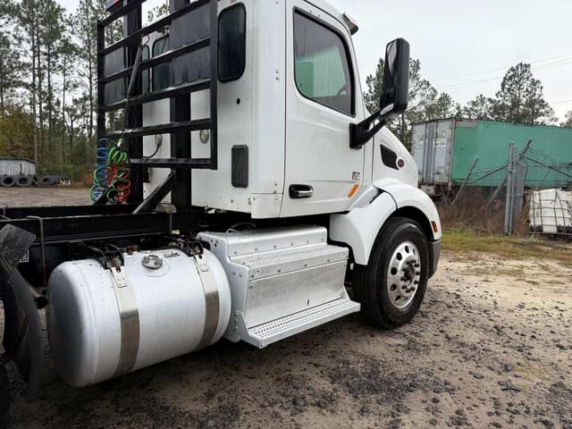 Image of Peterbilt 579 equipment image 4