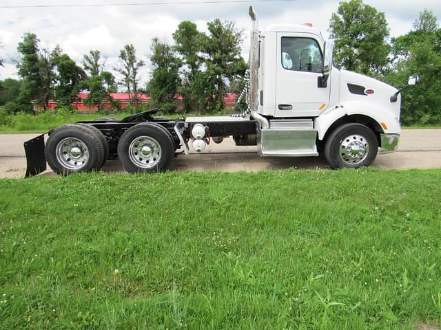 Image of Peterbilt 579 equipment image 4