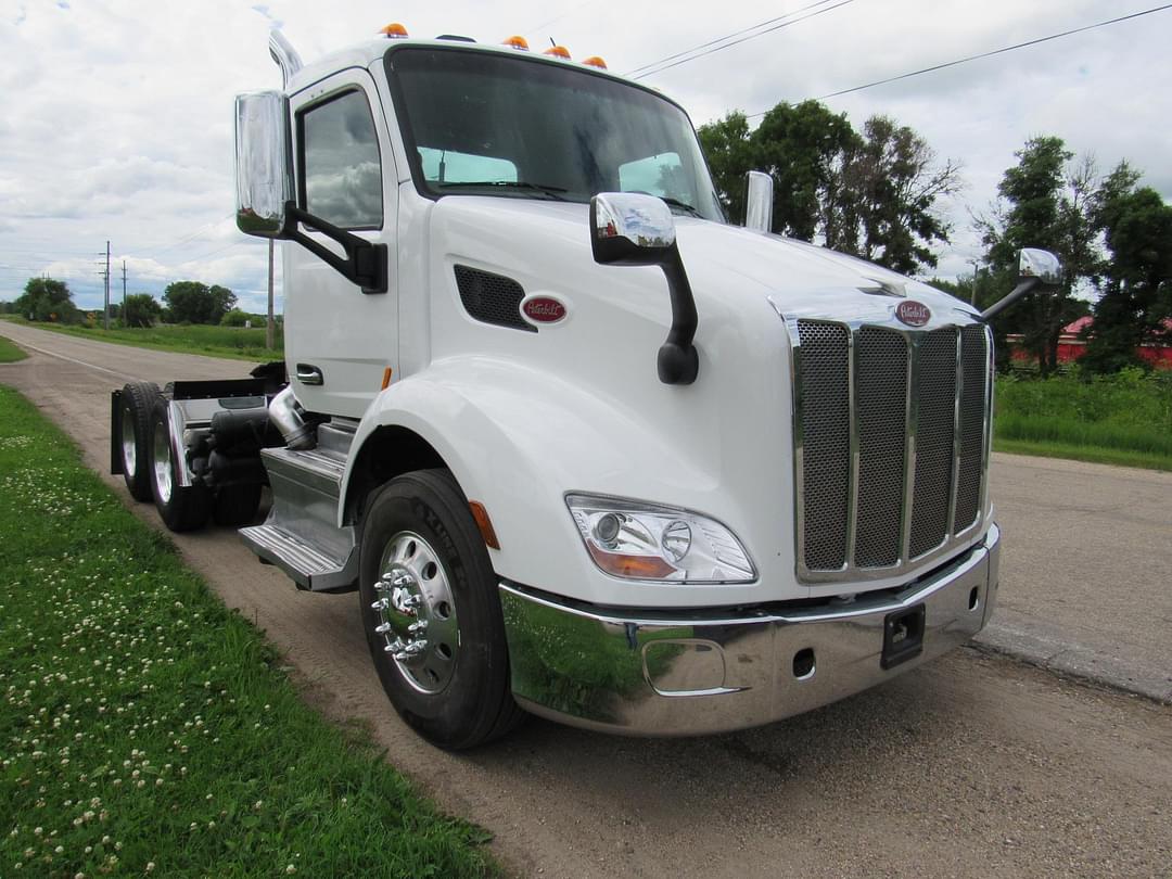 Image of Peterbilt 579 Primary image