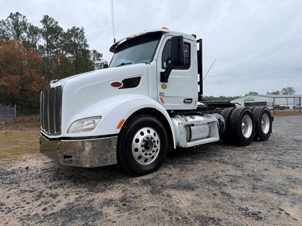 2017 Peterbilt 579 Equipment Image0