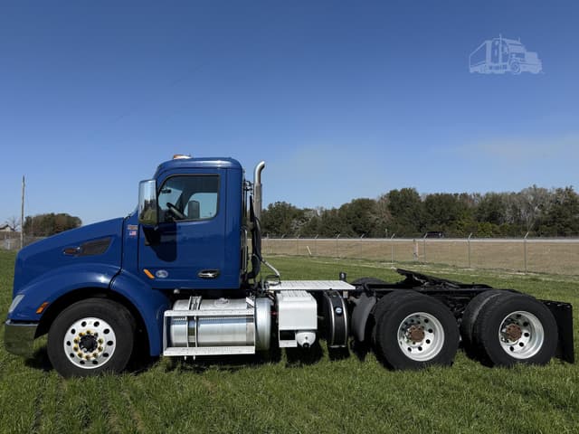 Image of Peterbilt 579 equipment image 1