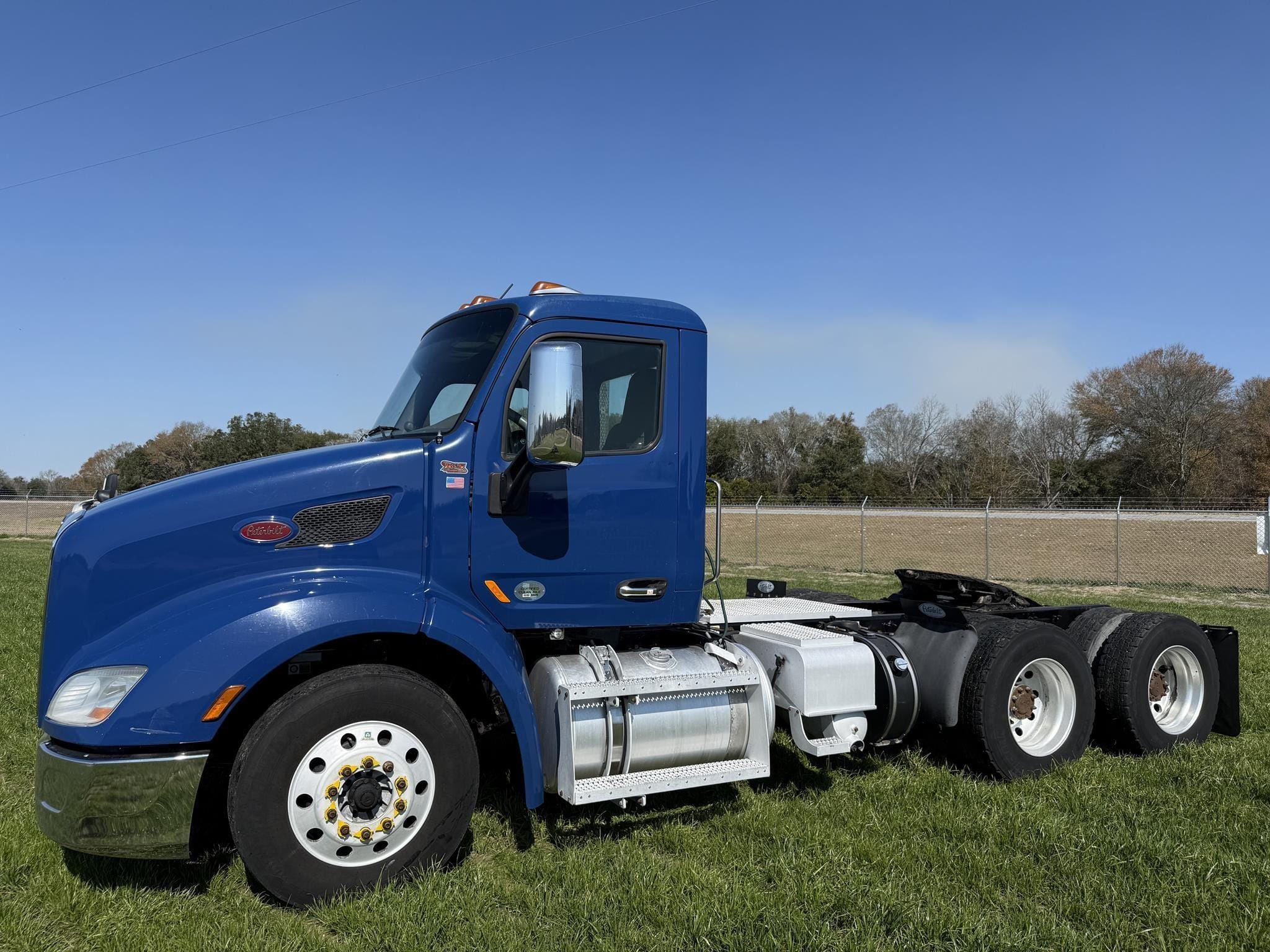 2017 Peterbilt 579 Equipment Image0