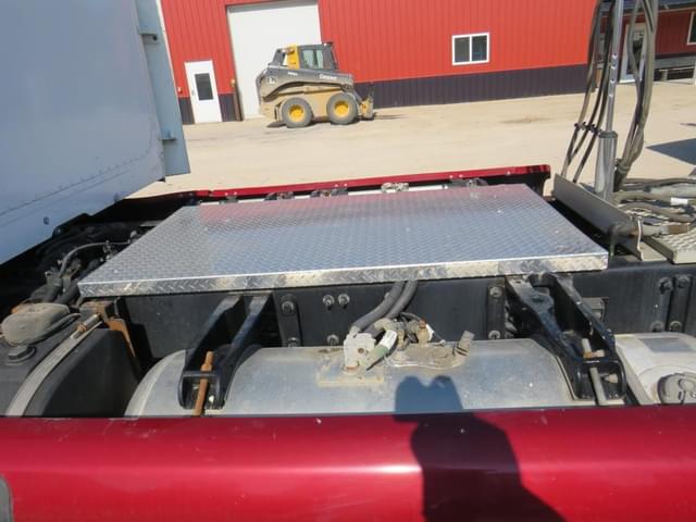 Image of Peterbilt 579 equipment image 4