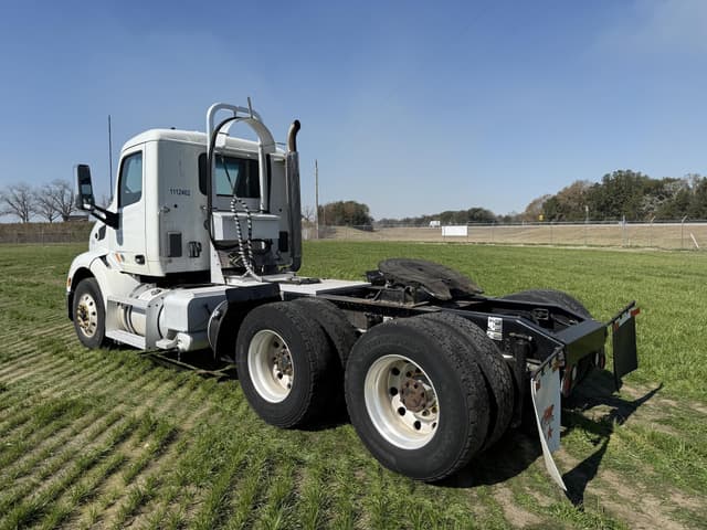 Image of Peterbilt 579 equipment image 2