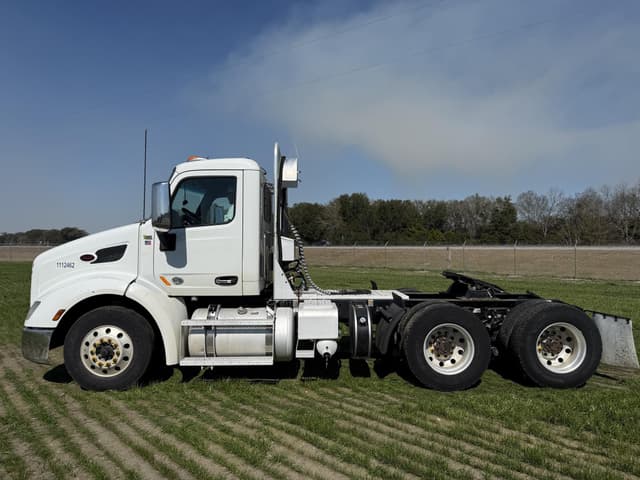 Image of Peterbilt 579 equipment image 1