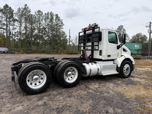 Image of Peterbilt 579 equipment image 4