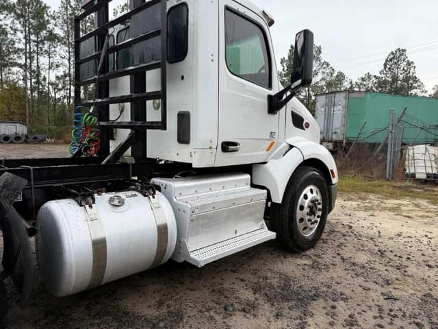 Image of Peterbilt 579 equipment image 4