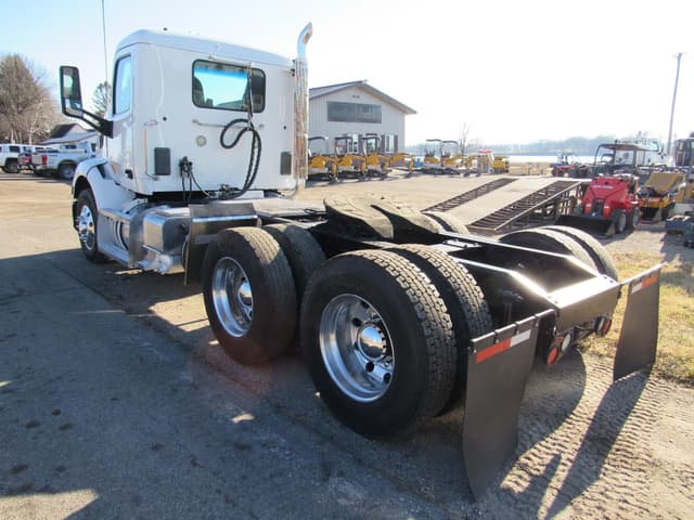 Image of Peterbilt 579 equipment image 3
