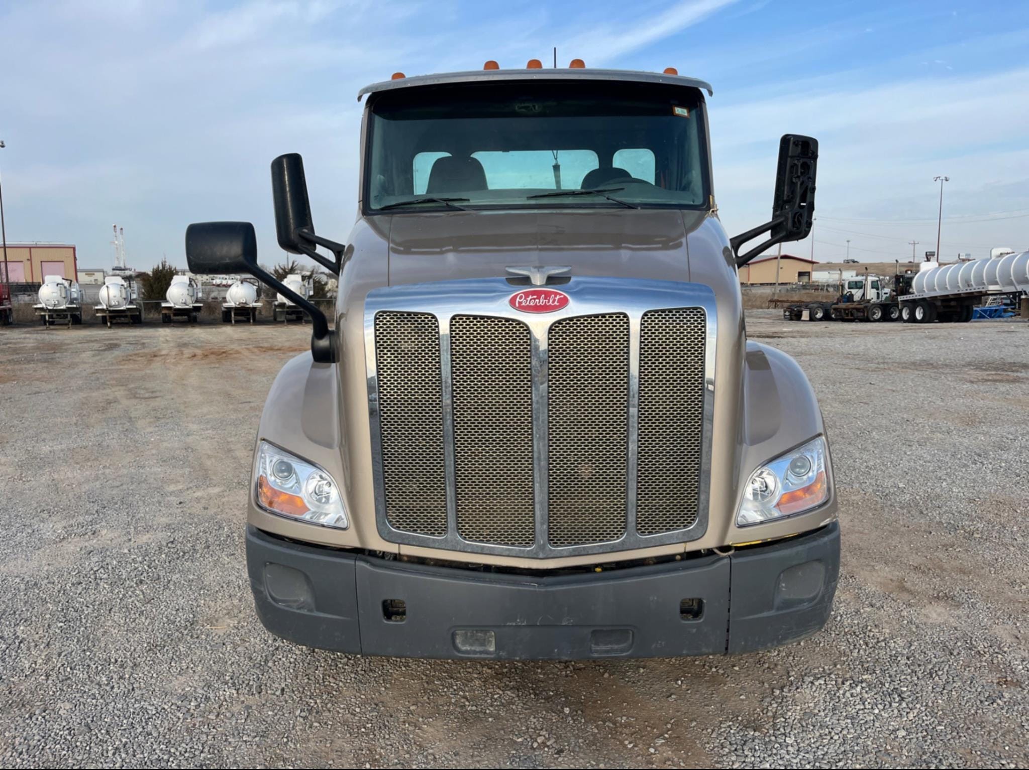 2017 Peterbilt 579 Equipment Image0