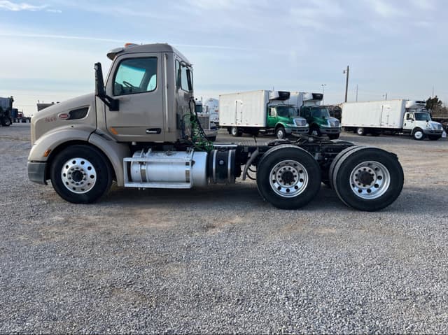 Image of Peterbilt 579 equipment image 4