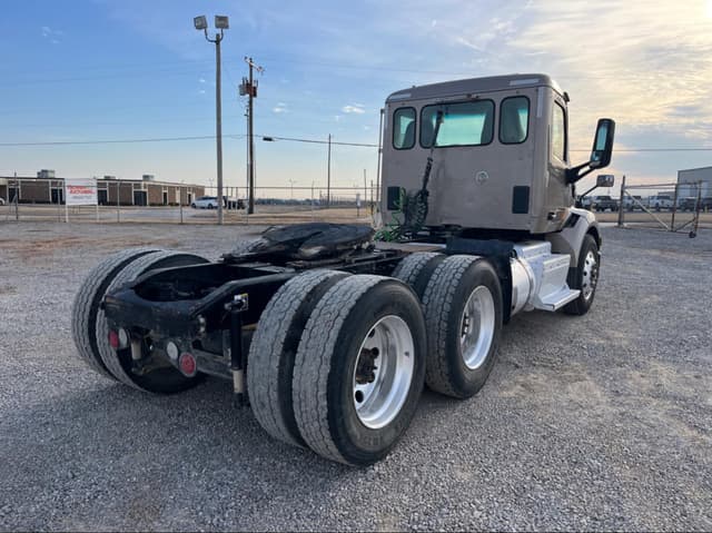 Image of Peterbilt 579 equipment image 2