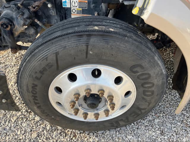 Image of Peterbilt 579 equipment image 4