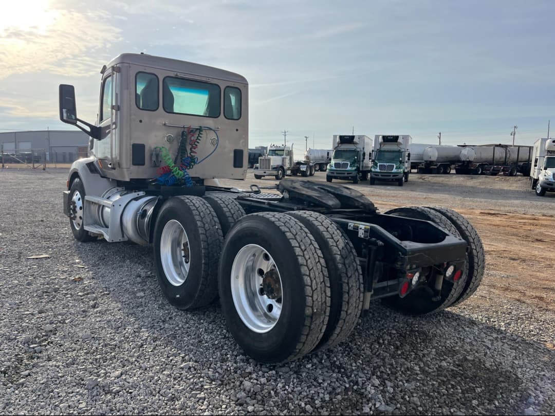 Image of Peterbilt 579 Primary image