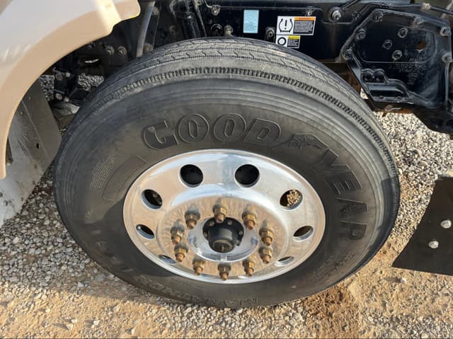 Image of Peterbilt 579 equipment image 3