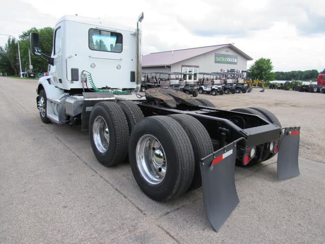 Image of Peterbilt 579 equipment image 2
