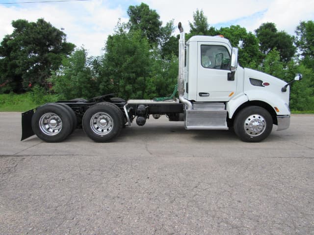 Image of Peterbilt 579 equipment image 4