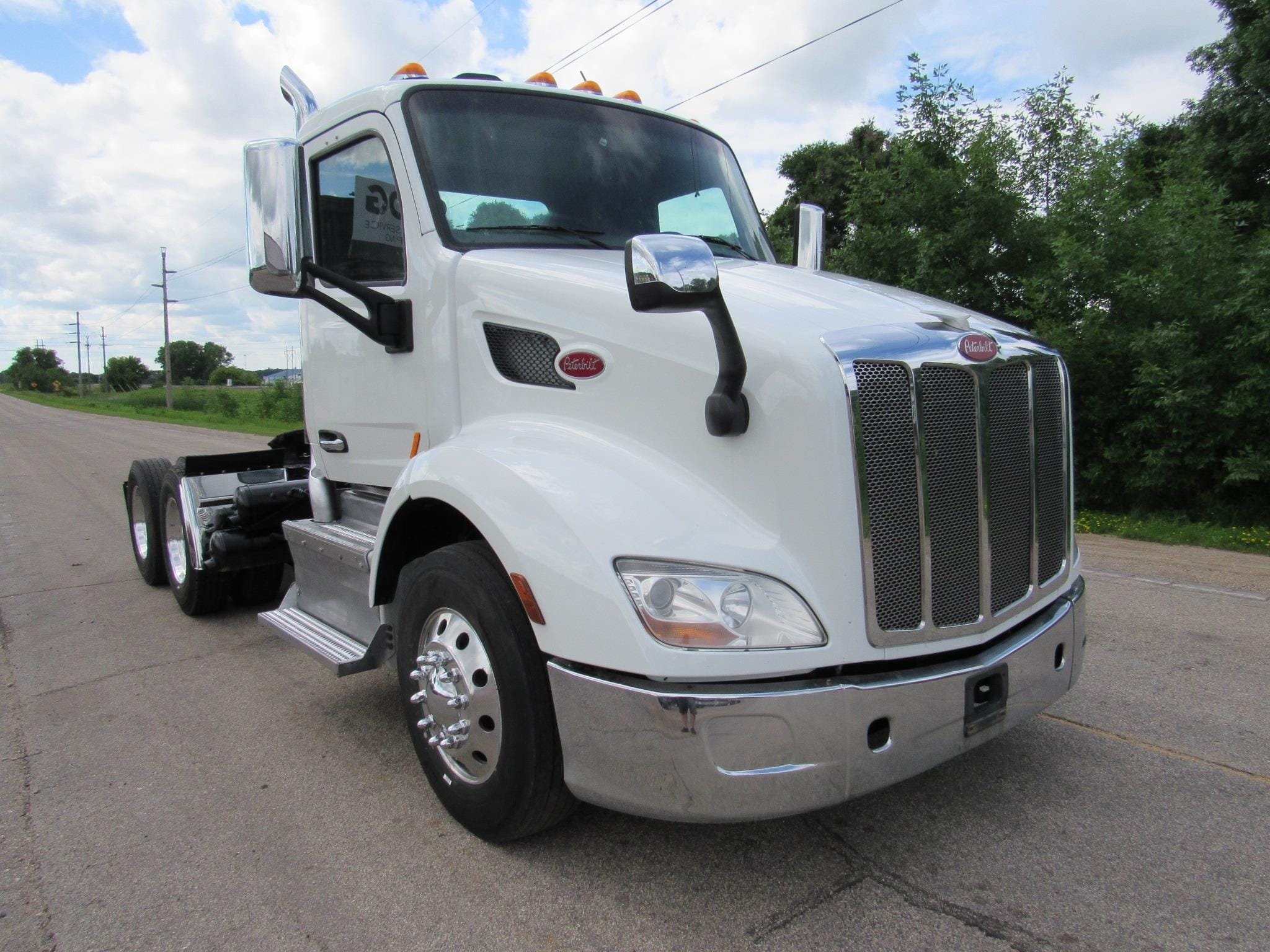 2017 Peterbilt 579 Equipment Image0