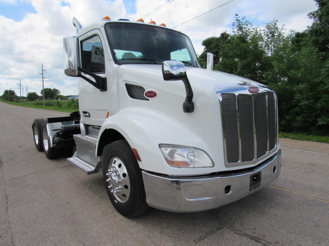 Image of Peterbilt 579 Primary image