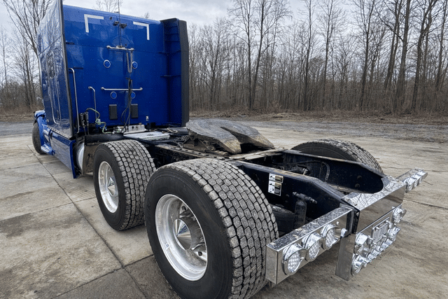 Image of Peterbilt 579 equipment image 4