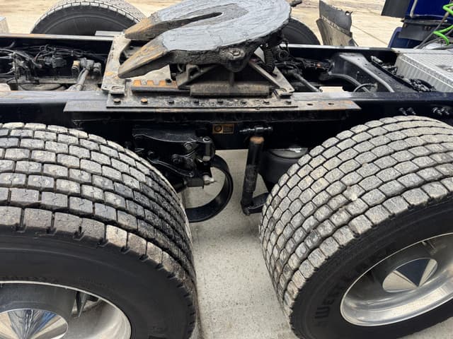 Image of Peterbilt 579 equipment image 2