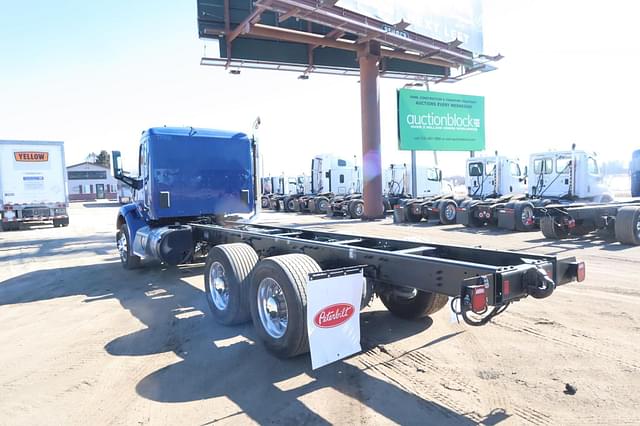 Image of Peterbilt 579 equipment image 3