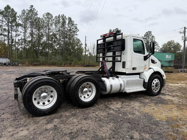 Image of Peterbilt 579 equipment image 4