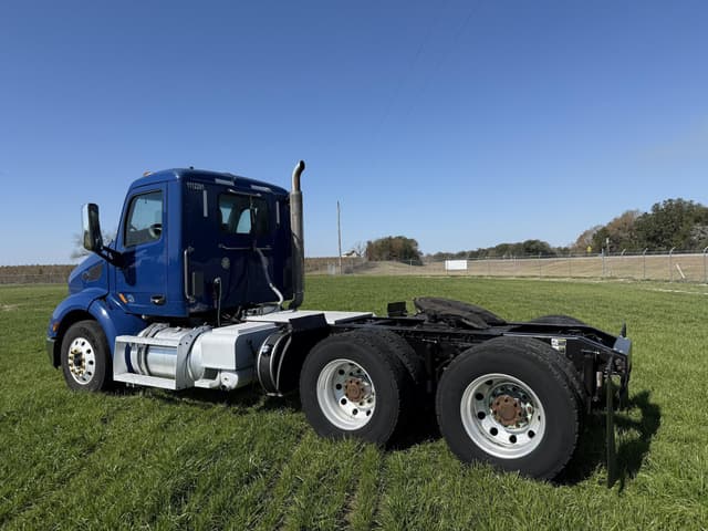Image of Peterbilt 579 equipment image 2