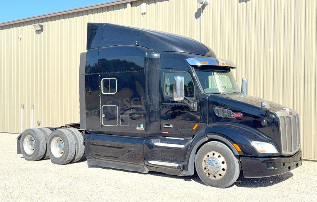 Image of Peterbilt 579 Primary image