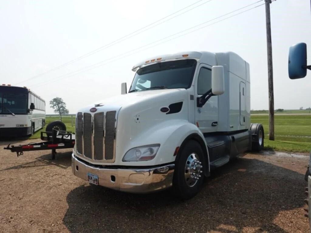 Image of Peterbilt 579 Primary image