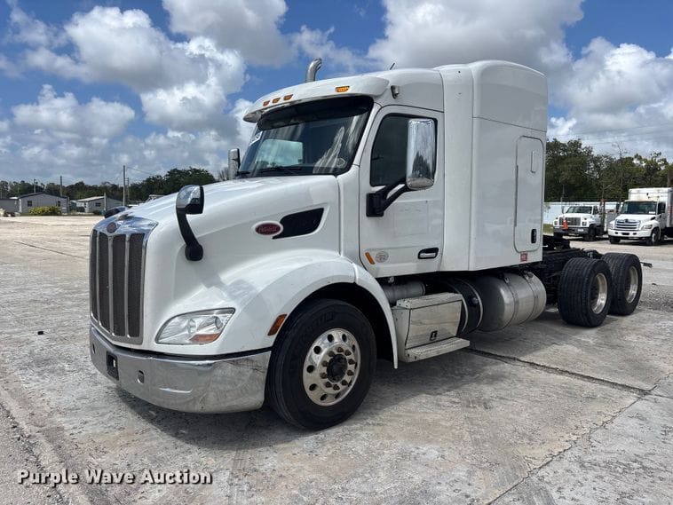 2017 Peterbilt 579 Equipment Image0