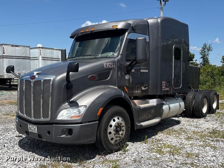 2017 Peterbilt 579 Equipment Image0