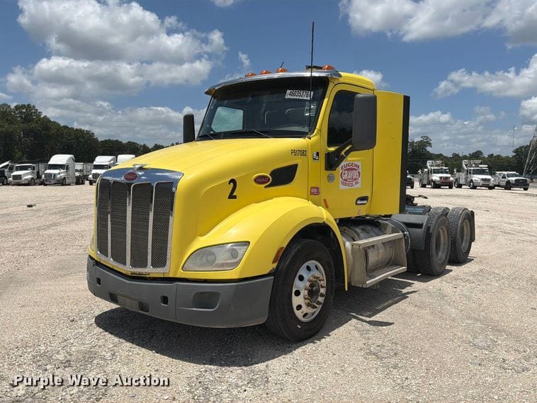 2017 Peterbilt 579 Equipment Image0