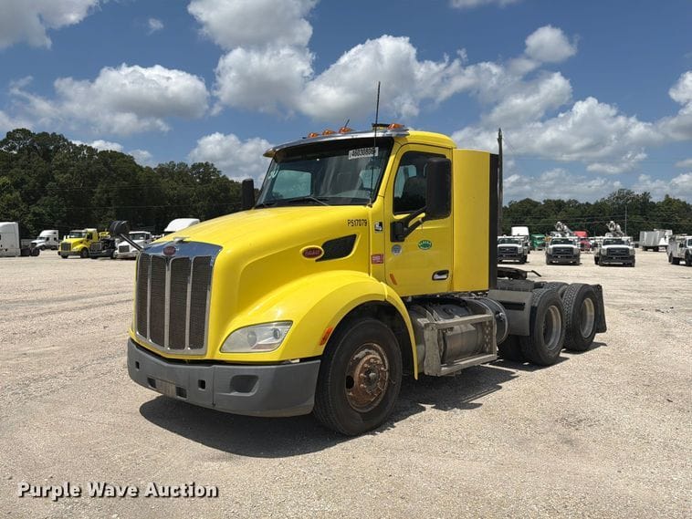 2017 Peterbilt 579 Equipment Image0