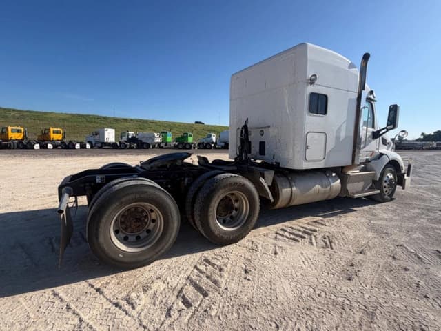 Image of Peterbilt 579 equipment image 4