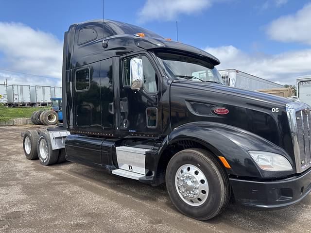 Image of Peterbilt 587 equipment image 4