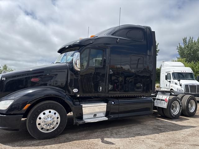 Image of Peterbilt 587 equipment image 1