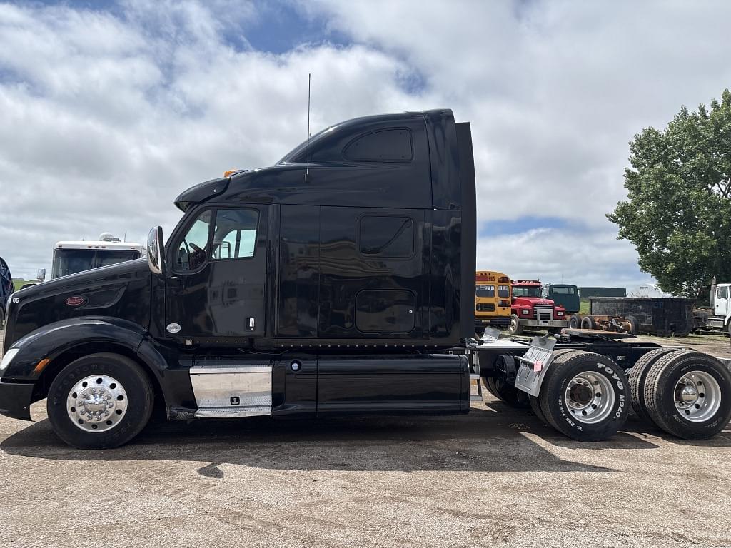 Image of Peterbilt 587 Primary image