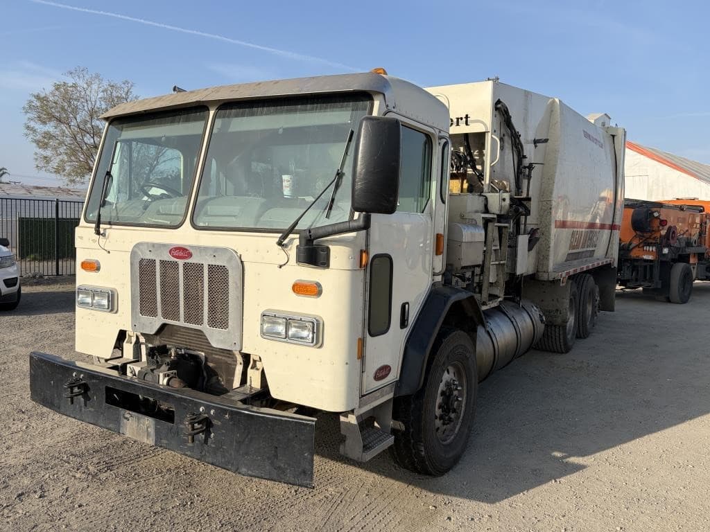 Image of Peterbilt PB320 Primary image